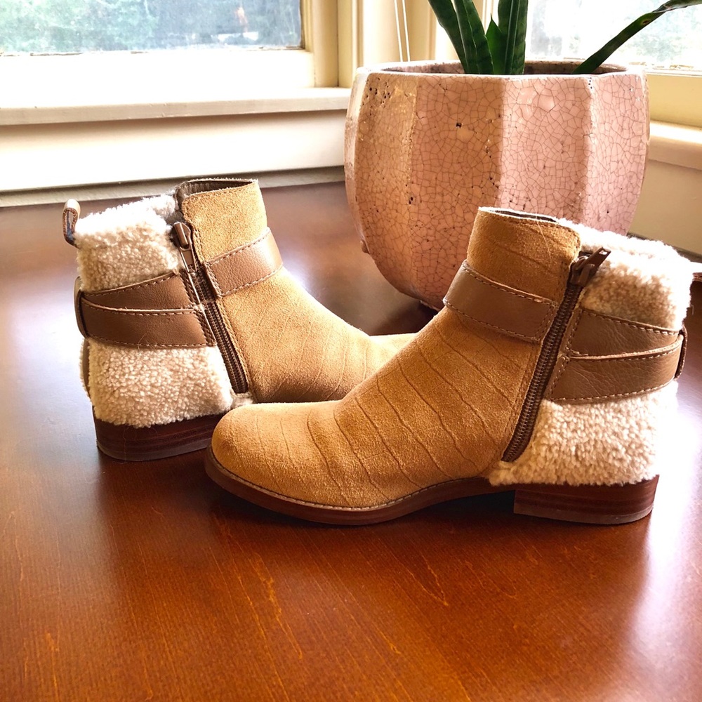 Anthropologie sherpa buckles Brooklyn Clermont boots size 6